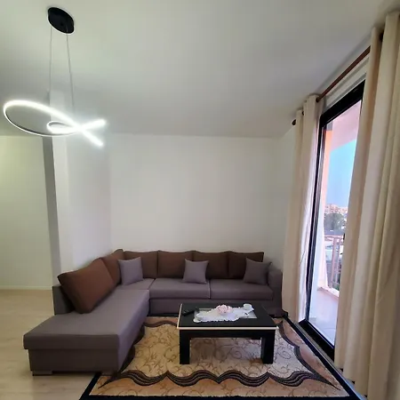 Appartamento With Balconies Tirana